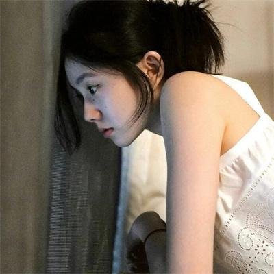 白色，红色与...